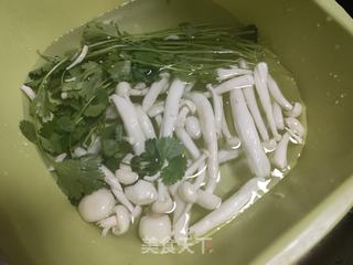 白玉菇面条汤的做法