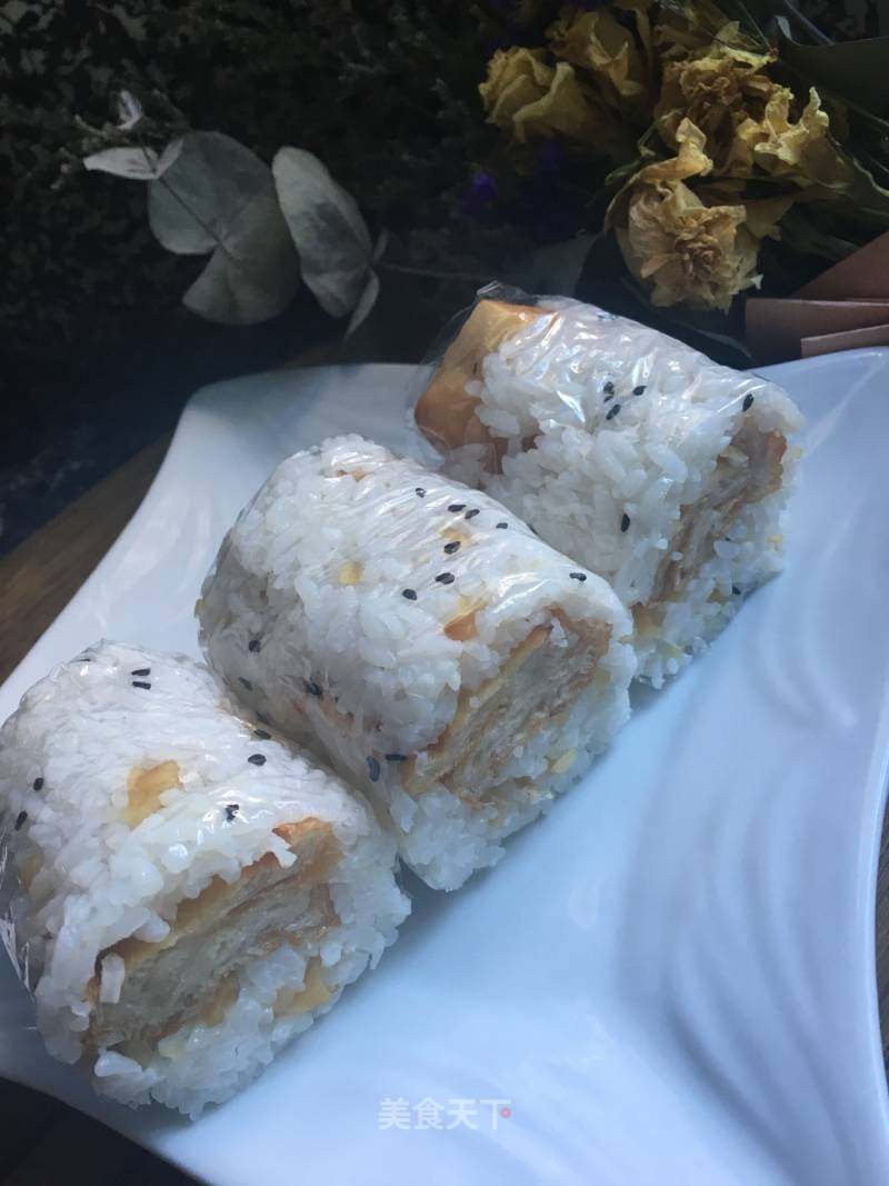 用豆腐皮做饭团的做法