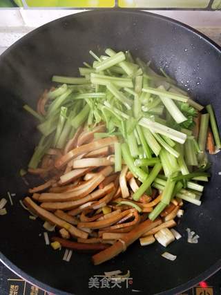 芹菜豆腐干的做法