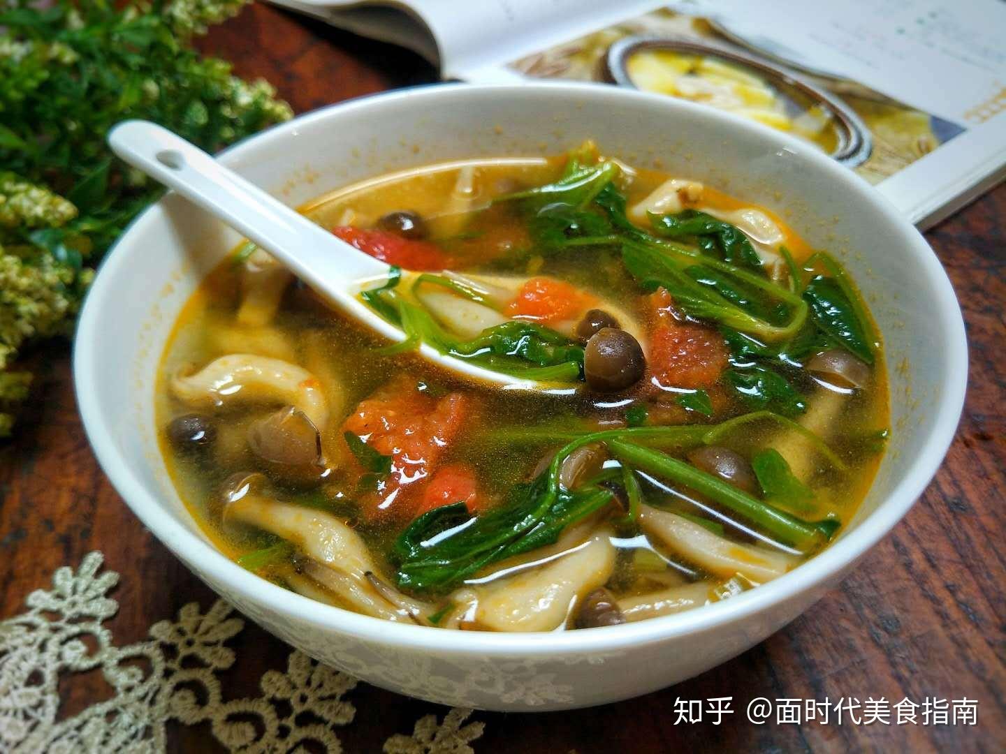 菠菜海鲜菇汤的做法