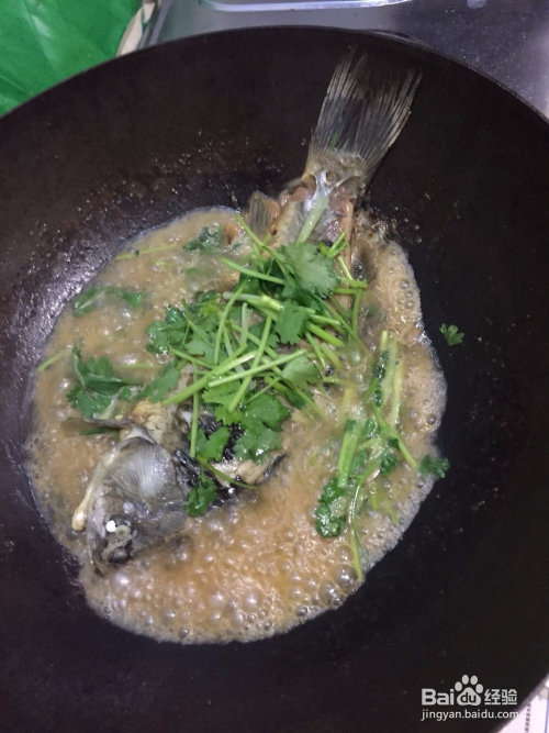 鲫鱼香菜烧豆腐的做法
