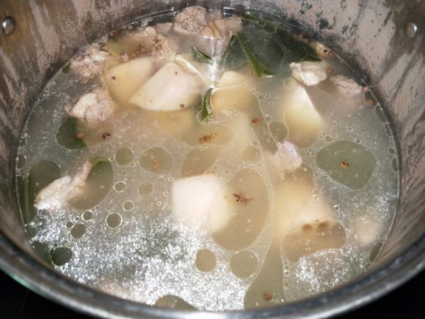 排骨莲藕笋隔水炖的做法