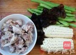 豆角苞米排骨的做法