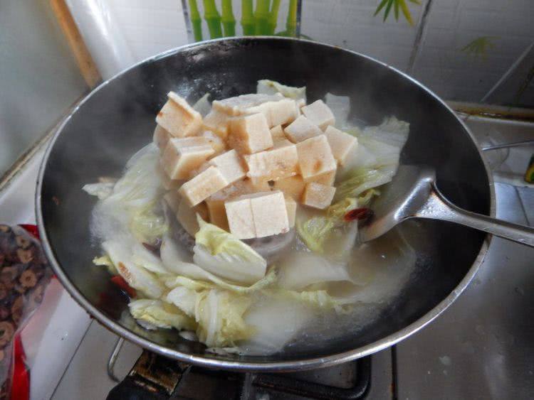瓦块鱼煮白菜的做法窍门