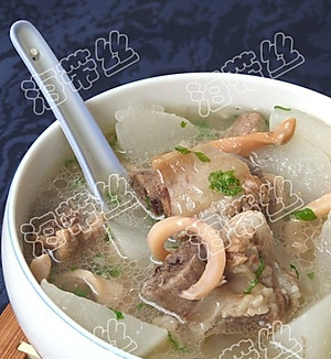 鱿鱼仙贝炖排骨的做法