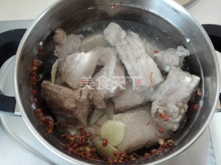 自制排骨原汤火锅的做法