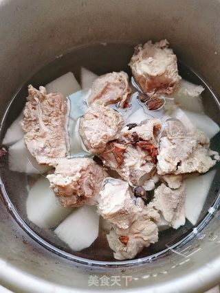 白萝卜炖排骨的家常做法