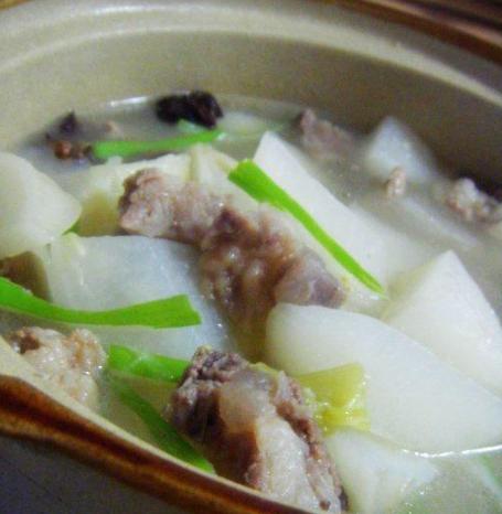 白蘑菇汤炖肉的做法