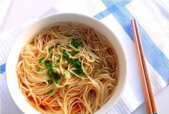 鸭汤煮面条的做法