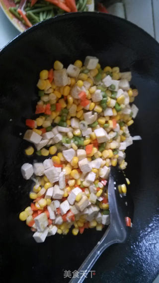 豆腐丁炒玉米的做法