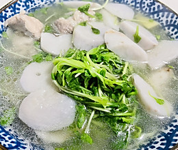 排骨芋奶菠菜汤的做法