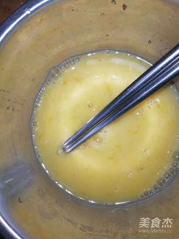 酸果子炒鸡蛋的做法