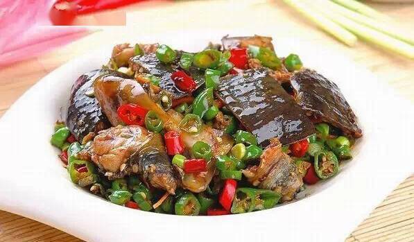 湘菜腌菜炒鱼的做法