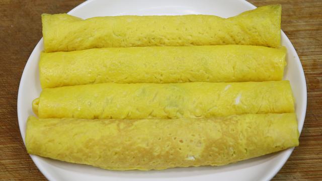 鸡蛋卷尖做法勺子