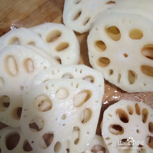 电饭锅莲藕焖排骨的做法