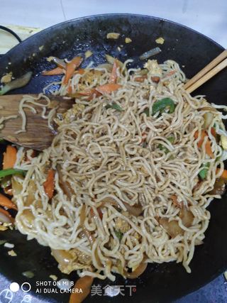 鱼丸鸡蛋炒面做法窍门视频