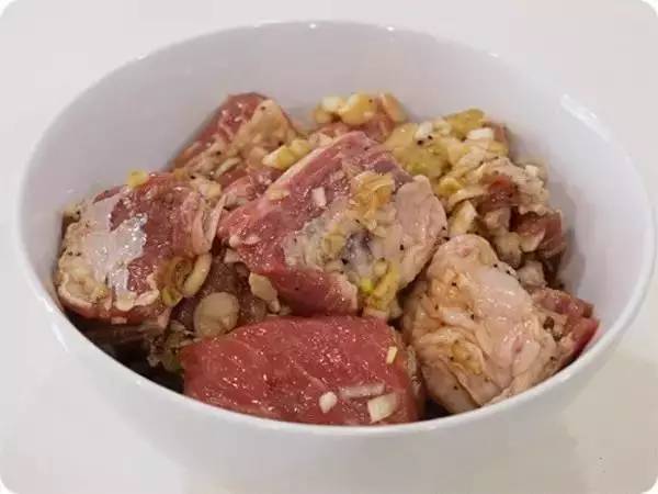 排骨猪肉脯煲汤的做法