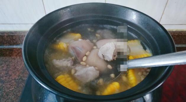 猪蹄黄豆汤的做法油条