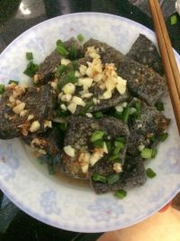 青蒜臭豆腐的家常做法