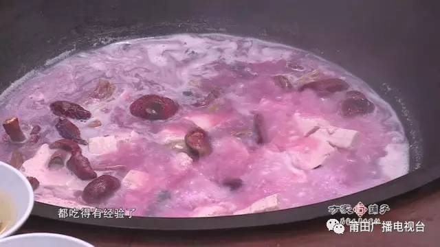 红菇海鲜焖豆腐的做法