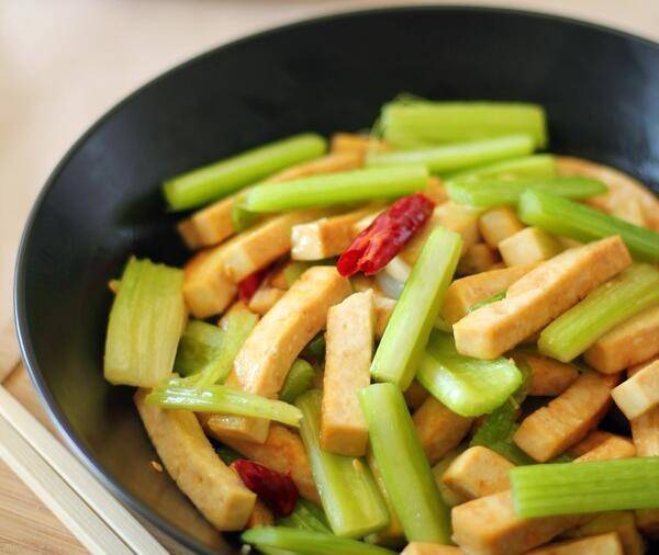 豆腐香干芹菜的做法