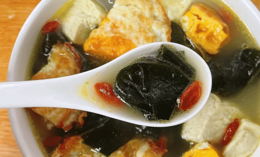 煎蛋豆腐挂面汤的做法