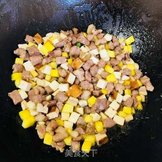 炒霉豆腐粒的做法
