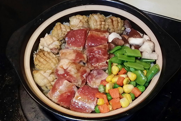 排骨海参煲鲍鱼的做法