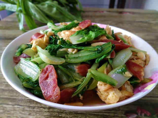 干锅腊肠豆腐的做法