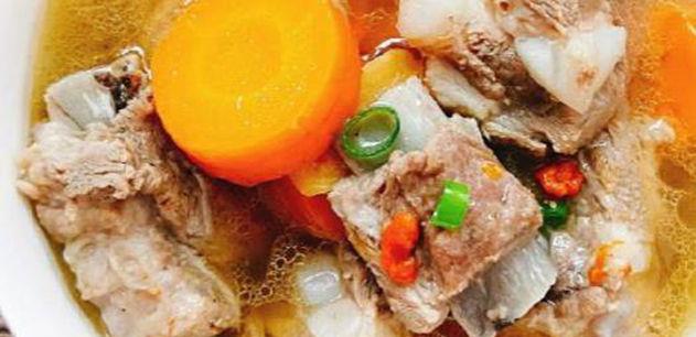 胡萝卜豆腐炖排骨的做法