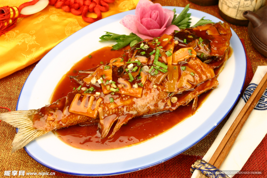 红烧搁鱼贴饼的做法