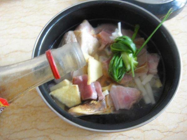 鸭肚子煲汤的做法