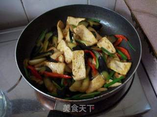 豆腐鸡肉炒茄子的做法