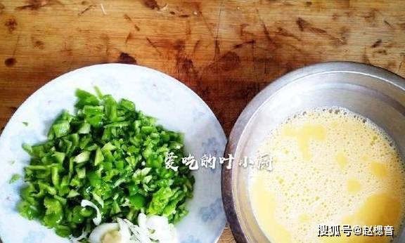 青椒炊鸡蛋做法