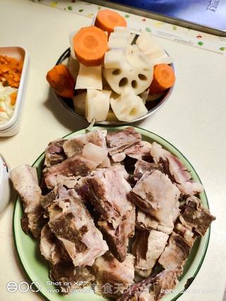 笋子胡萝卜炖排骨的做法