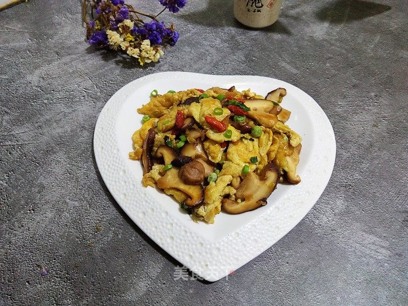 大香菇炒鸡蛋做法