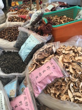 市场卖鱼的做法