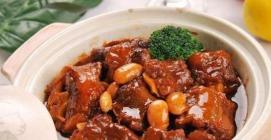 川式排骨炖黄豆的做法
