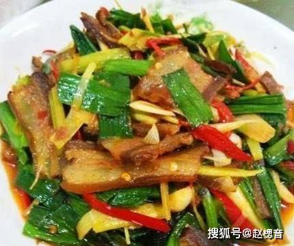 蒜苗尖椒煮鱼的做法