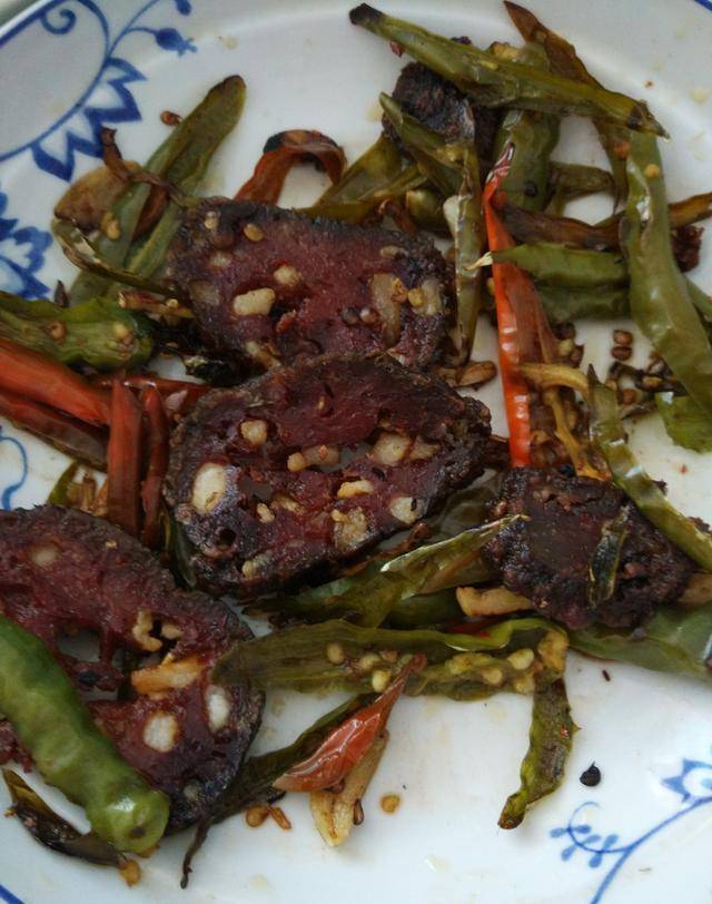 水豆腐猪血鱼的做法