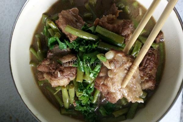 耗油豆角炖排骨的做法