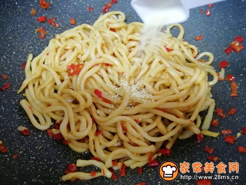 线椒炒面的做法