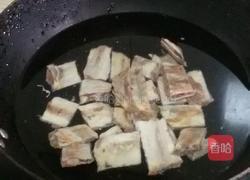 儿童腊排骨炖萝卜的做法