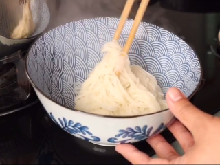热腾鸡蛋面做法