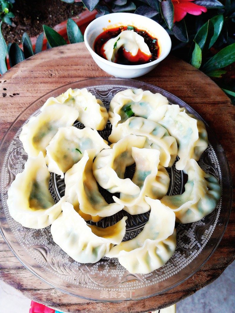 鸡蛋韭菜煎水饺做法