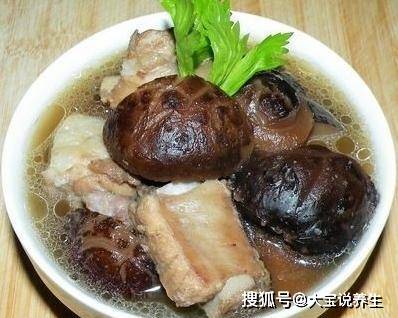 排骨油麦菜的做法