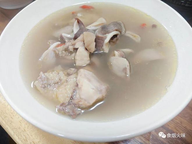 猪肚鸡红参汤的做法