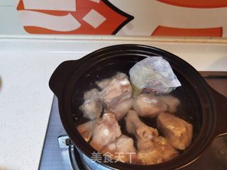咸肉咸排骨炖汤的做法