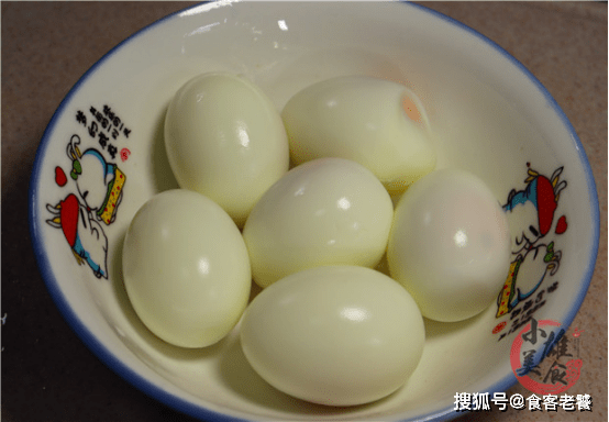 水煮鸡蛋做法简单易学