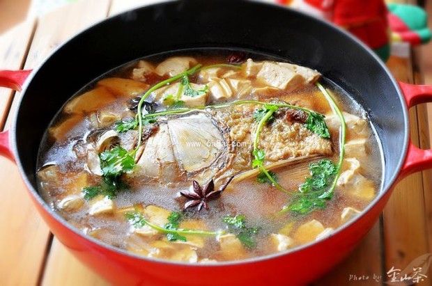 魚头炖豆腐的做法